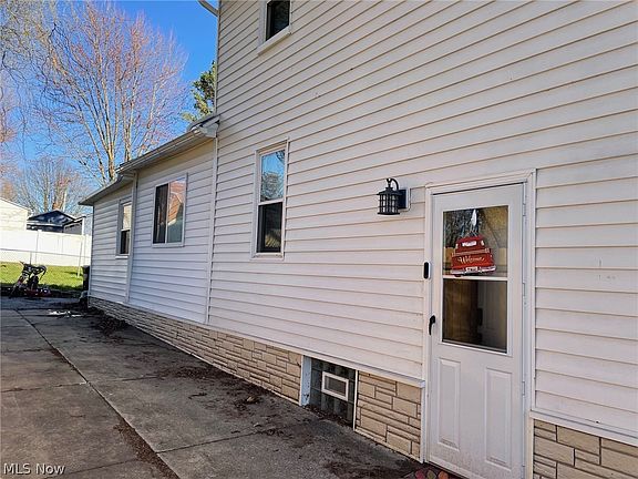 5th image of 1215 Sherman St
