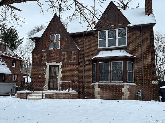 2nd image of 16624 Parkside St