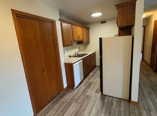 409 E 15th St #6, Pella, IA 50219