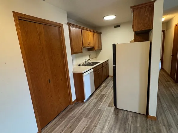 Seiberling - Hallcrest Apartments - 409 East 15th Street, 409 E 15th St #6, Pella, IA 50219