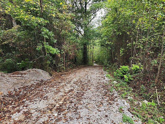 5th image of 2628 Blazier Rd