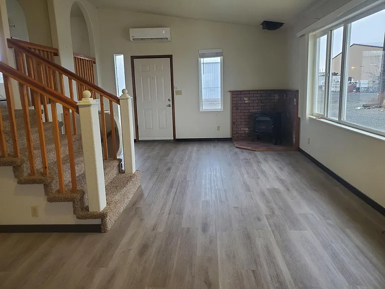 1293 Hanson Loop — Photo 9