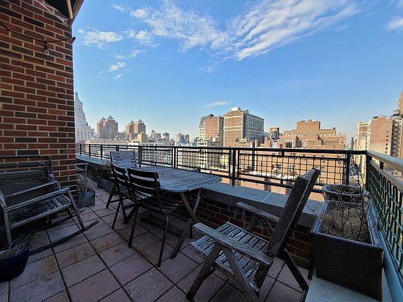 2nd image of 32 Gramercy Park S APT 17G