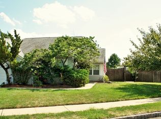 8 Millpond Way, Edison, NJ 08820