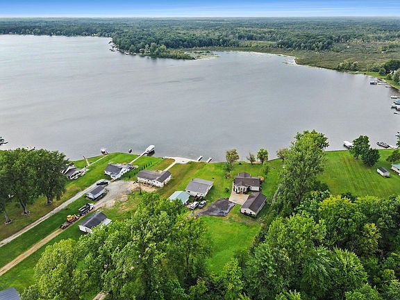 4th image of 8340 Burrows Dr