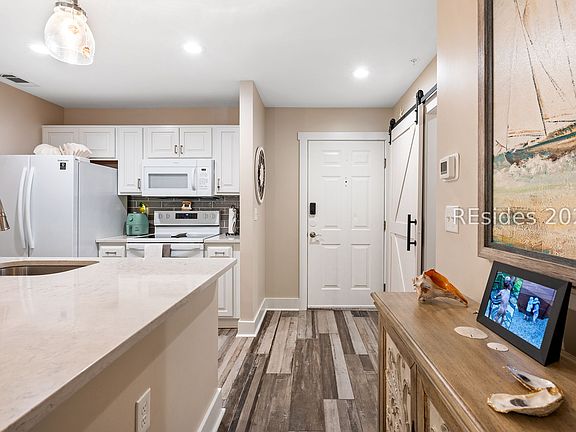 3rd image of 80 Paddle Boat Ln APT 809