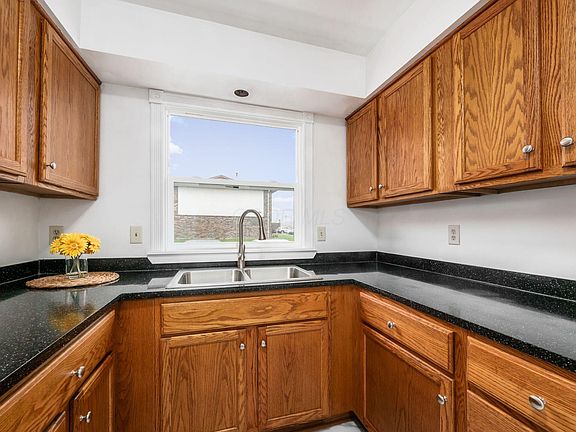 4th image of 1295 Woodbrook Ln #223