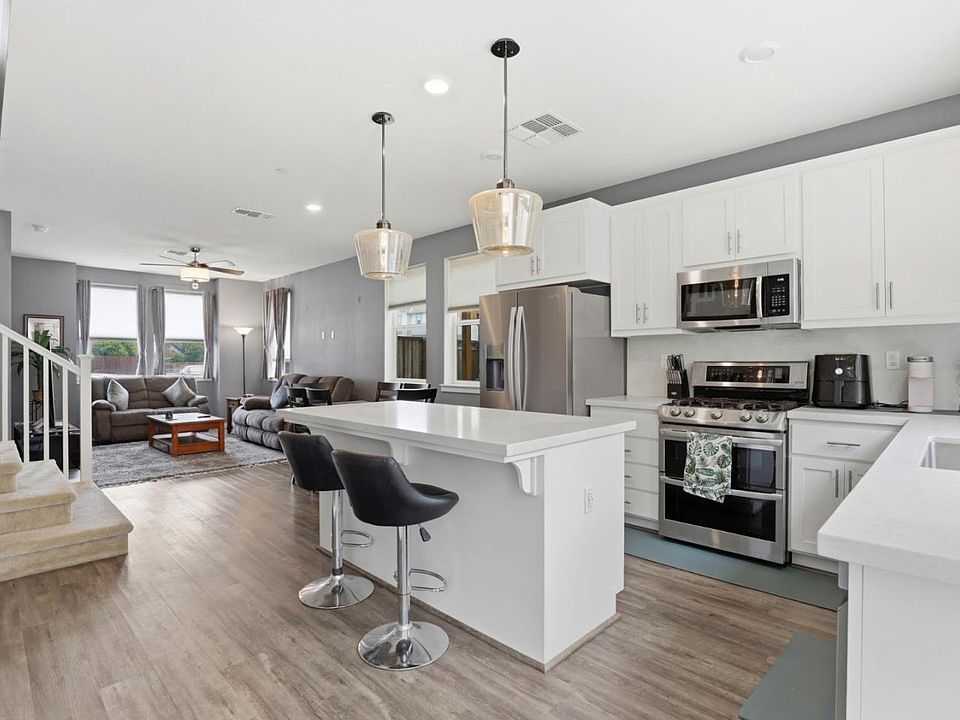 1st image of 894 Brennan Way