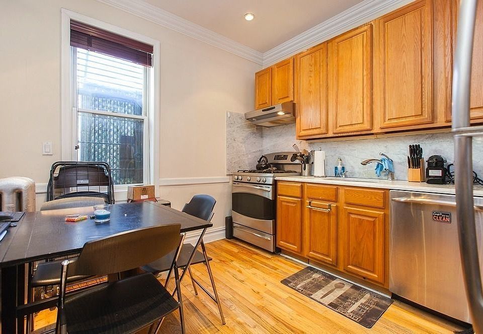 1st image of 261 5th Ave #2
