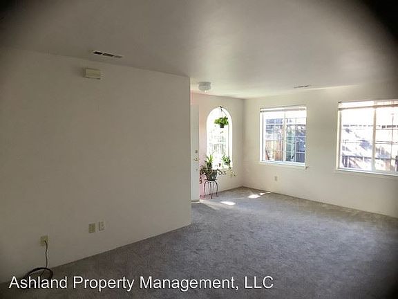 4th image of 2928 Diane St