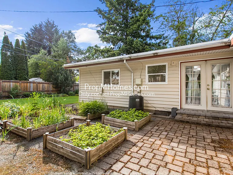 1885 SW Wellington Ave — Photo 18