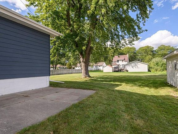 3rd image of 12744 W Fairmount AVENUE