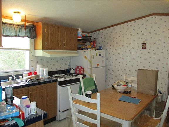 5th image of 318 Shumway Hill Rd