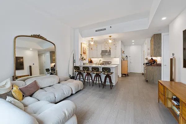 Sold by Nest Seekers International | media 10