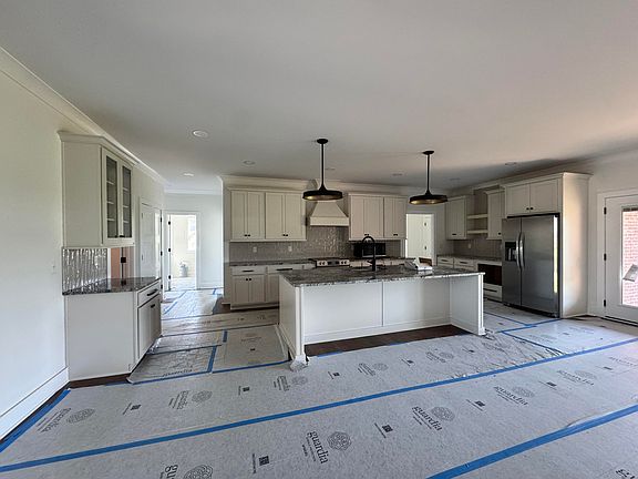 4th image of 200 Maple Lawn Cir