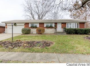 3160 Elmhurst Dr, Springfield, IL 62704