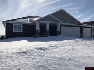2412 Dacotah Dr, New Ulm, MN 56073