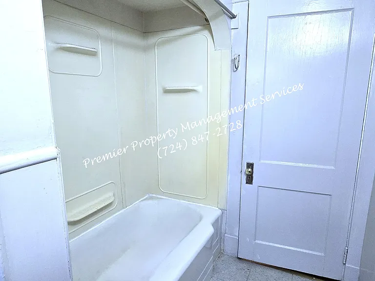 404 Center Ave — Photo 19