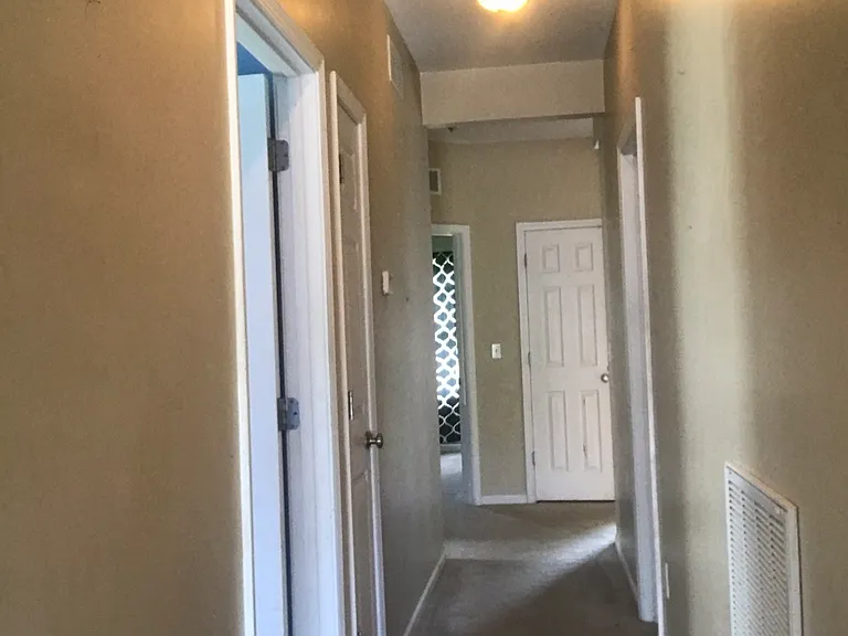 4424 SE Michigan Ave — Photo 5