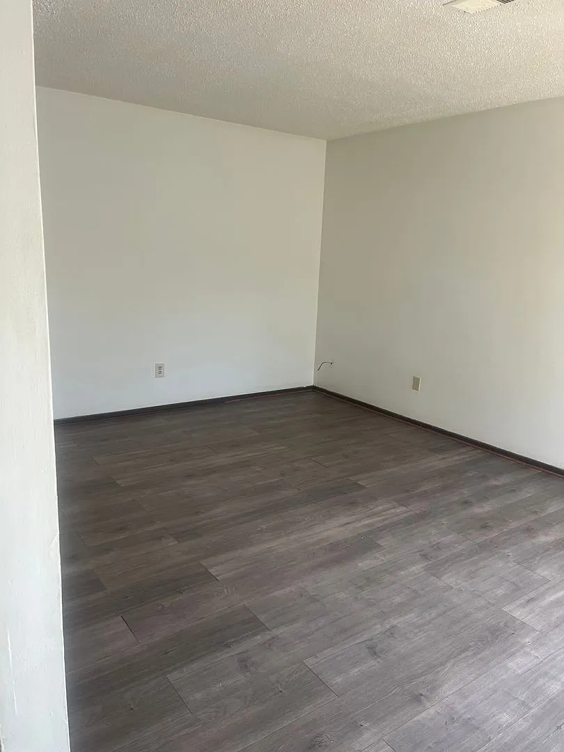 King Road Apartments — Photo 2