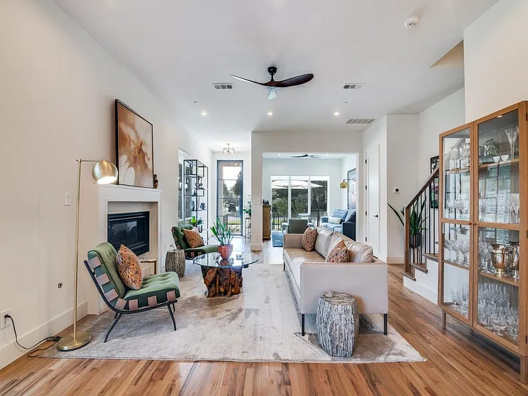 4200 University Blvd — Photo 2