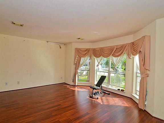 Large Living area with laminate floor
