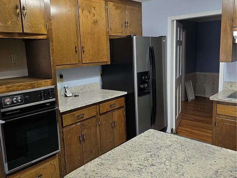 170 Breckenridge Ln — Photo 2