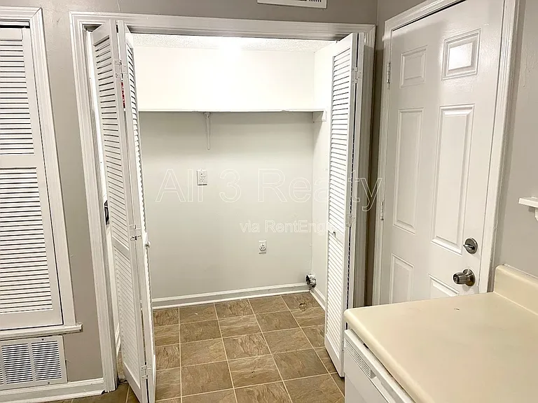 120 Meadowbrook Ct #C — Photo 6