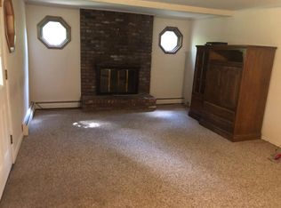 27 Laurel Rd, Oakdale, NY 11769