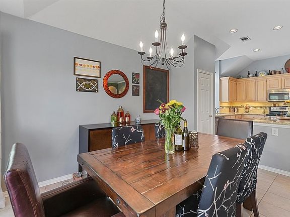 2nd image of 1833 Parkwood Dr