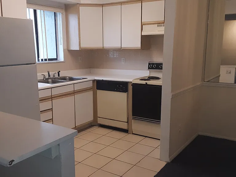153 Springwood Cir #D — Photo 2