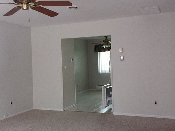 4th image of 15 Illinois Dr