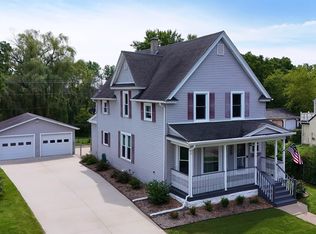 519 N Main St, Fall River, WI 53932