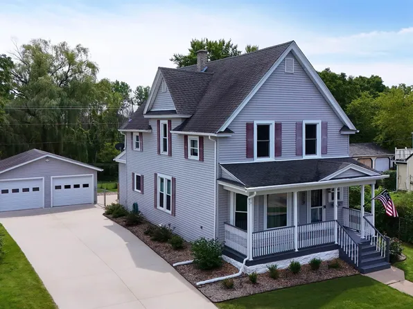 519 N Main St, Fall River, WI 53932
