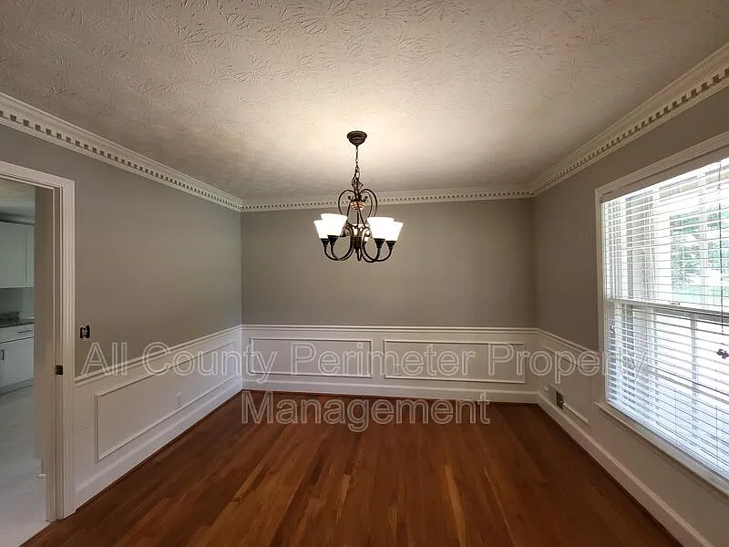 3 bed, 2.5 bath, 1572 sqft, $2,400 — Photo 4