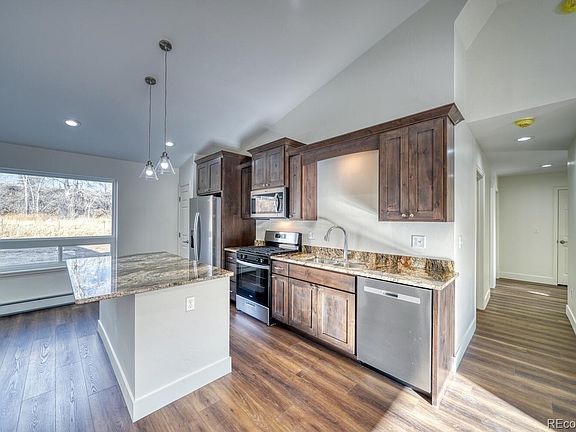 5th image of 872 Hoover Circle