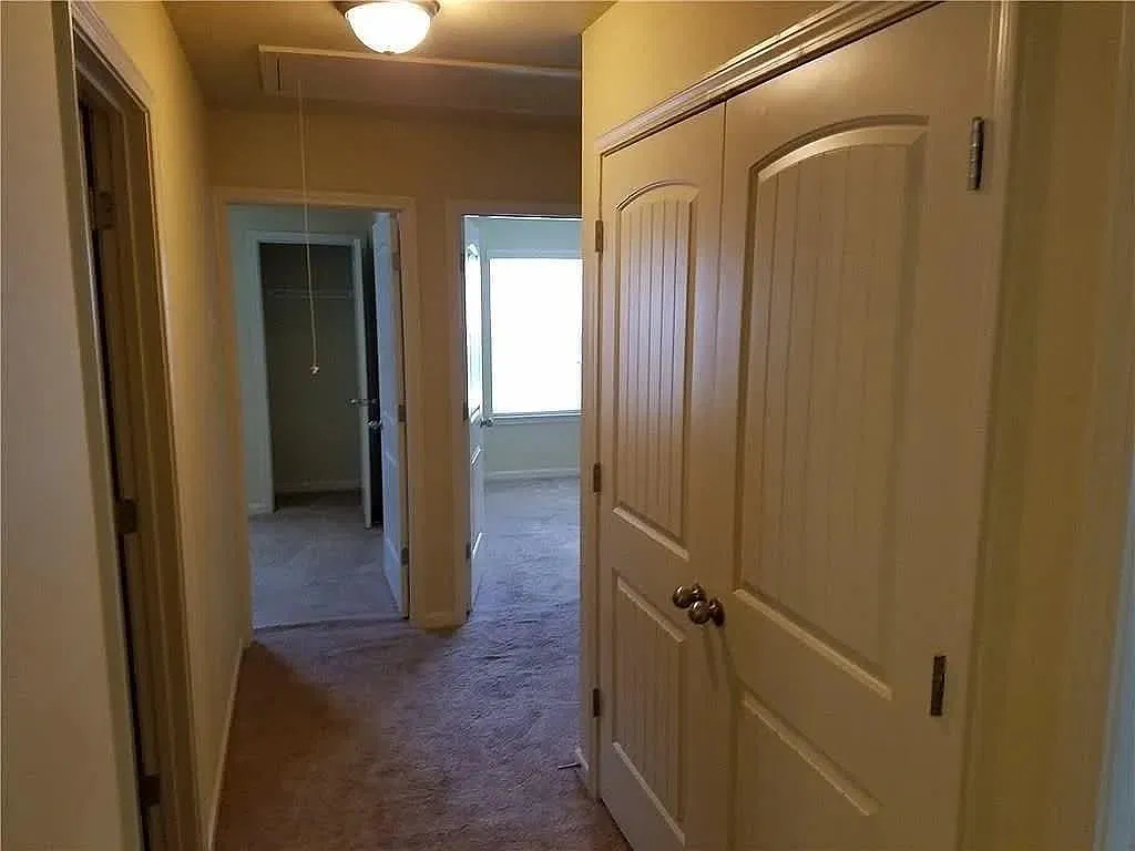 4 bed, 2.5 bath, 1949 sqft, $1,999 — Photo 4