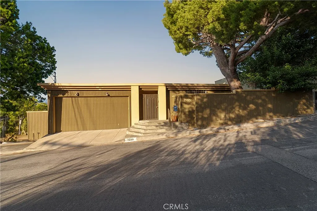 3 bed, 2313 sqft, $9,499 — Photo 1