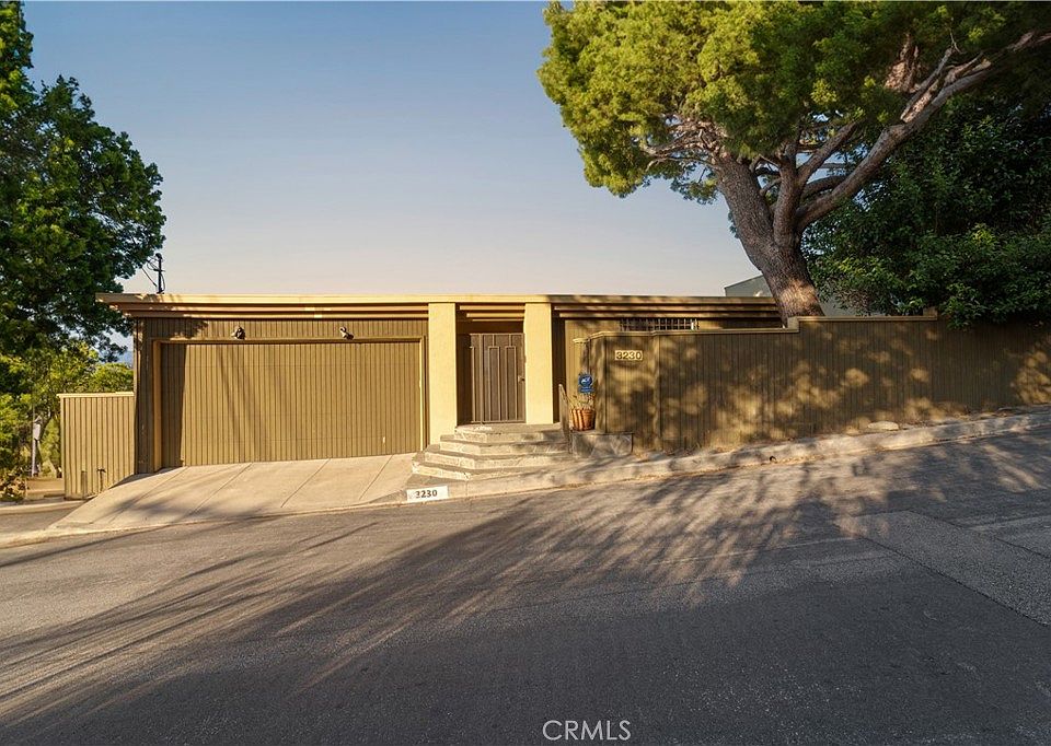 1st image of 3230 Wrightwood Studio Ctr