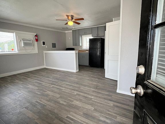 3rd image of 660 Riverside Dr APT 5