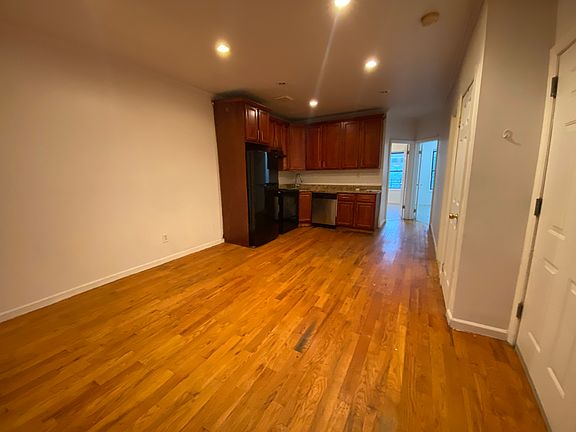 3rd image of 713 Eagle Ave APT 3