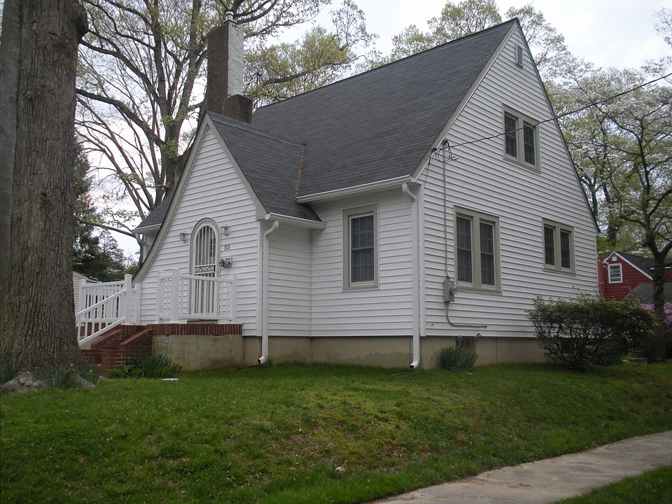Crestmont Ave