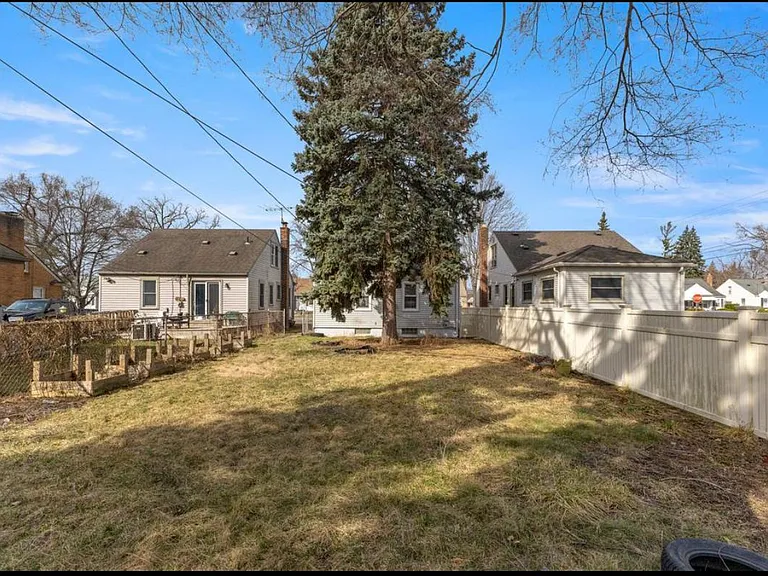 3511 Monroe St — Photo 17