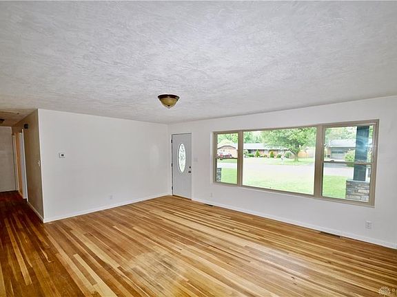 3rd image of 1095 Donald Dr