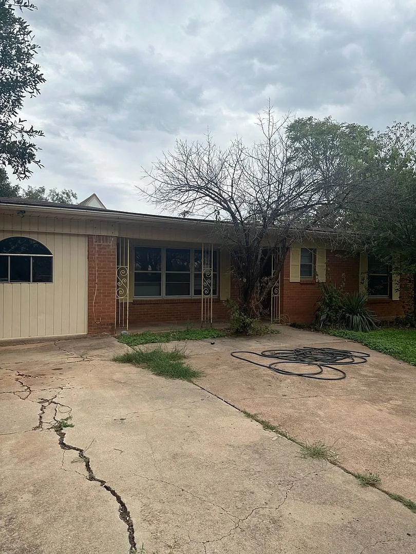 401 S Jefferson Drive — Photo 2
