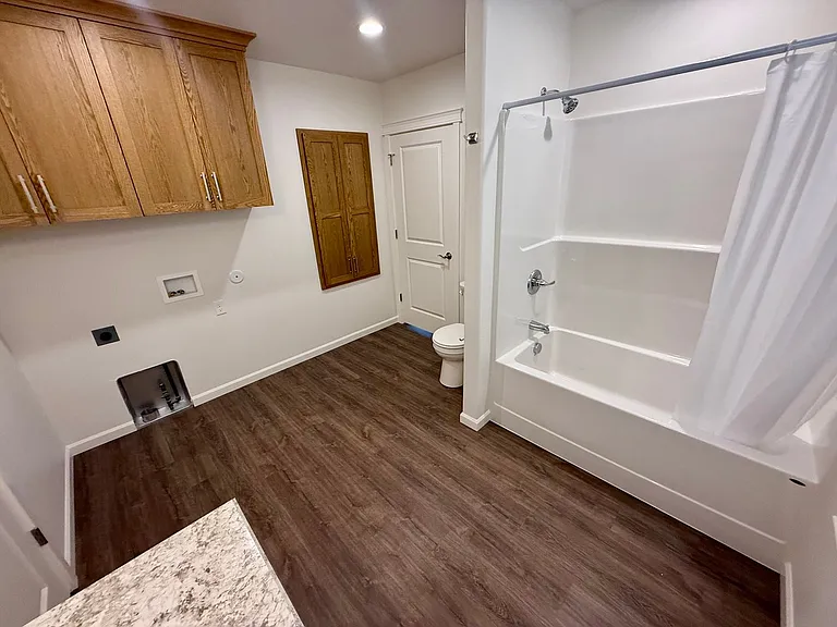 1329 Elm St — Photo 28