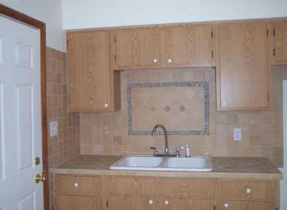 5th image of 3163 Ontario St
