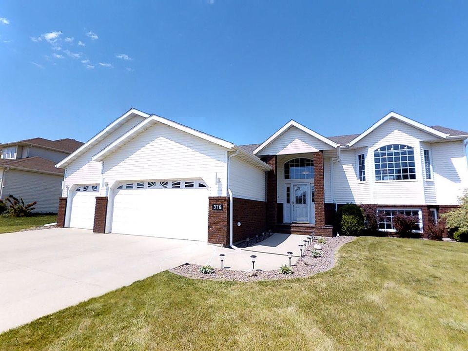 1st image of 378 Edgewater Dr