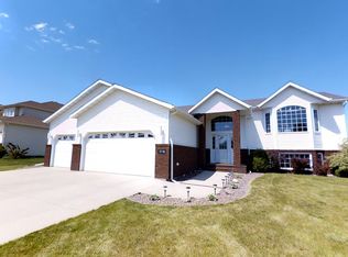 378 Edgewater Dr, West Fargo, ND 58078