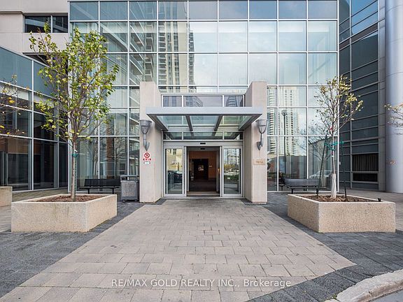 4th image of 135 Village Green Sq